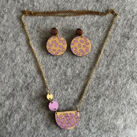set oorringen en ketting – Elien roze