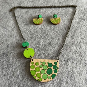 set oorringen en ketting – Elien groen