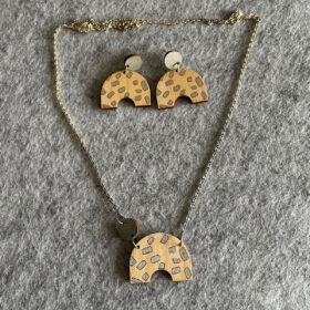 set oorringen en ketting – Rien grijs
